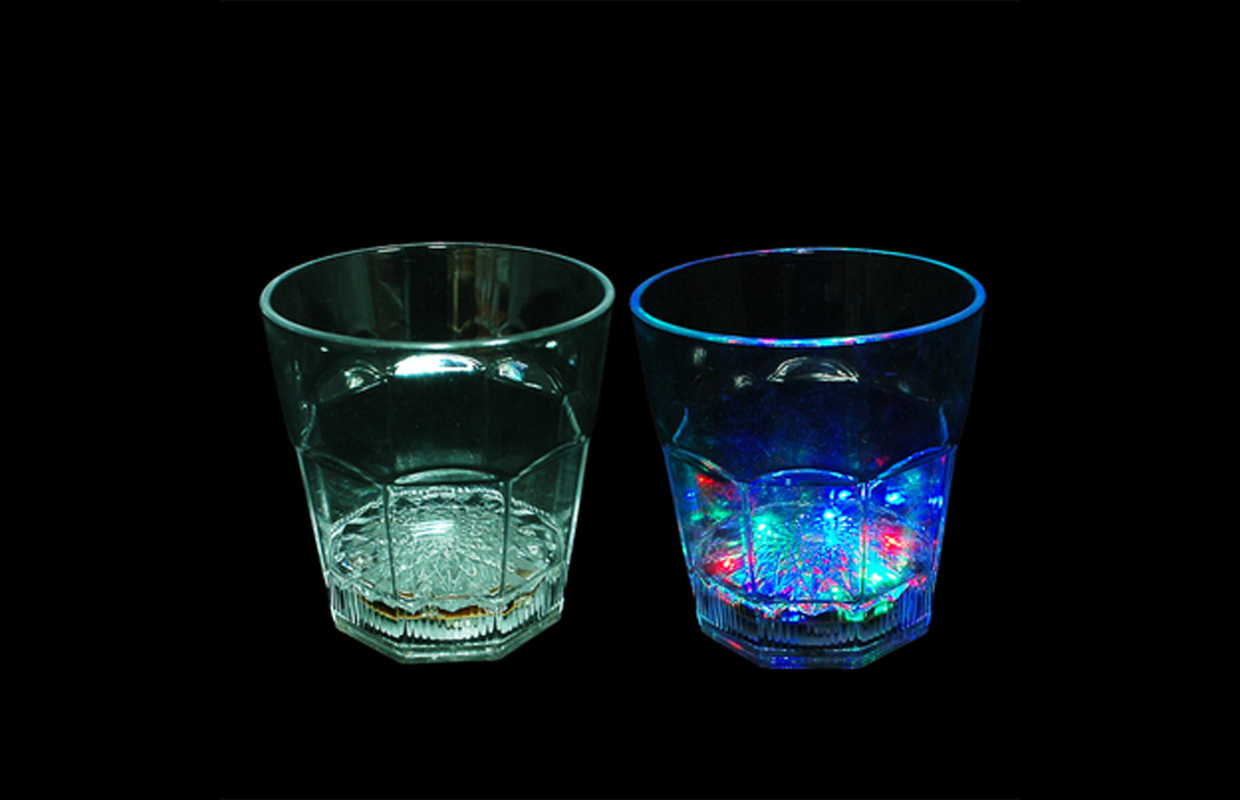 LED创意入水即亮闪光威士忌杯