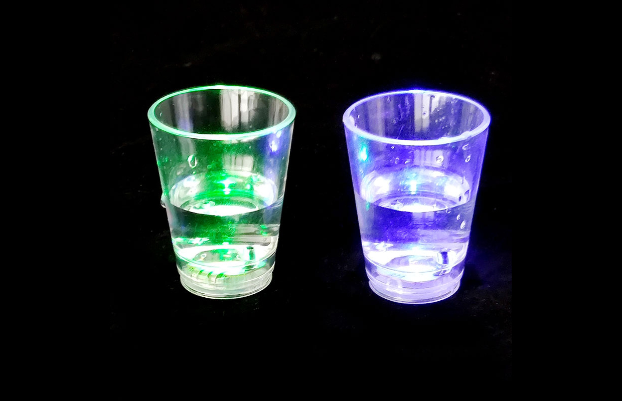 LED创意水触发闪光小酒杯